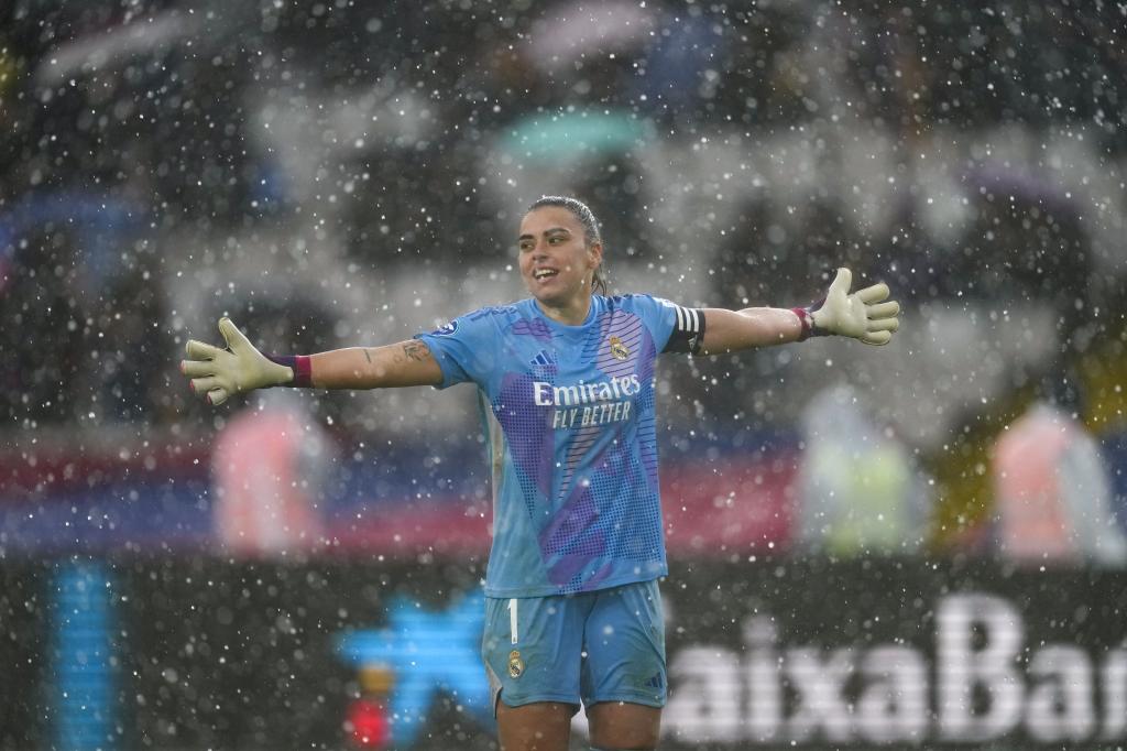 BARCELONA, 23/03/2025.- La portera del Real Madrid Misa Rodríguez, durante el partido de Liga Femenina disputado este domingo en el Estadi Olímpic Lluís Companys