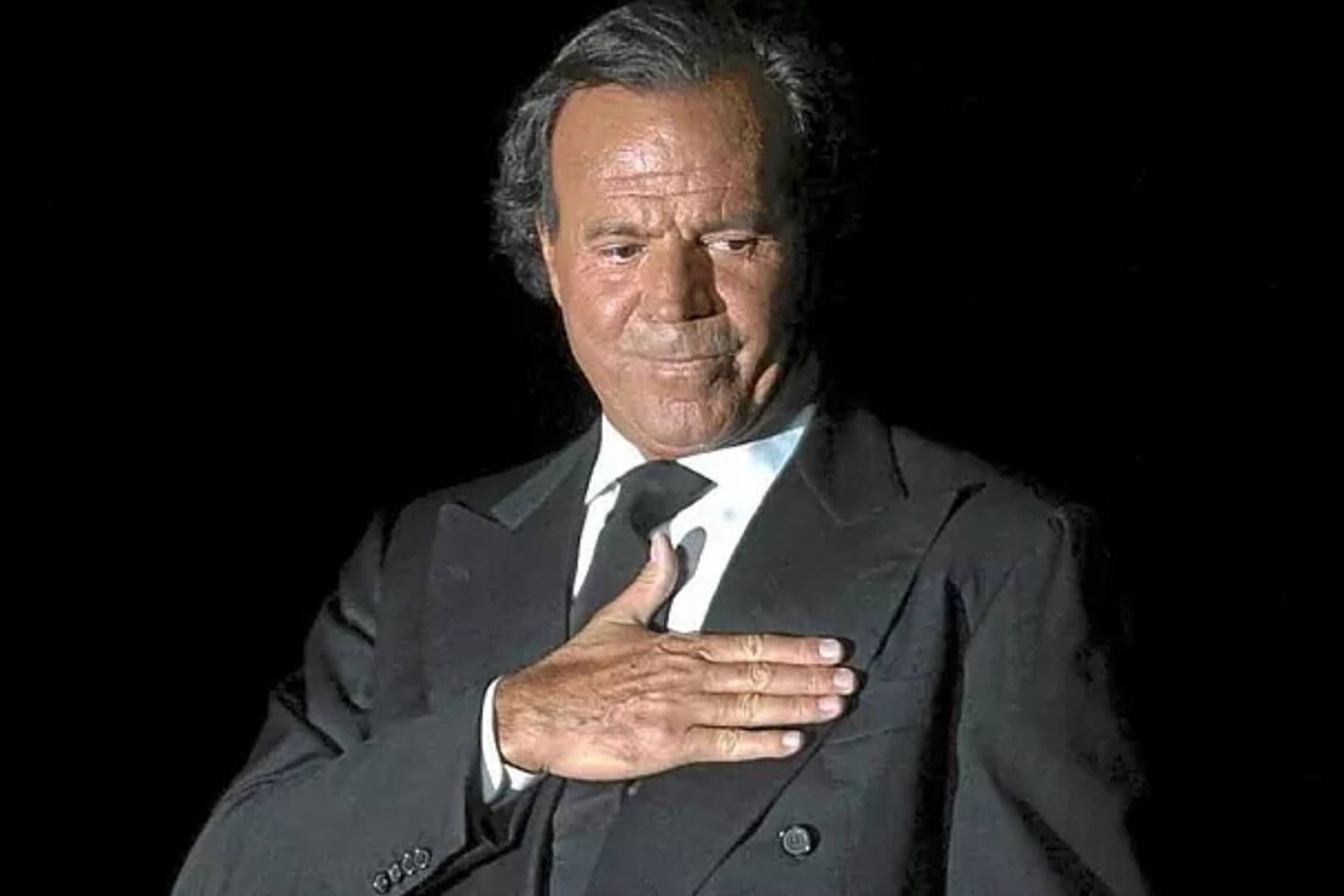 Julio Iglesias explota y revela su estado de salud actual: "Han dicho que  estoy muerto"