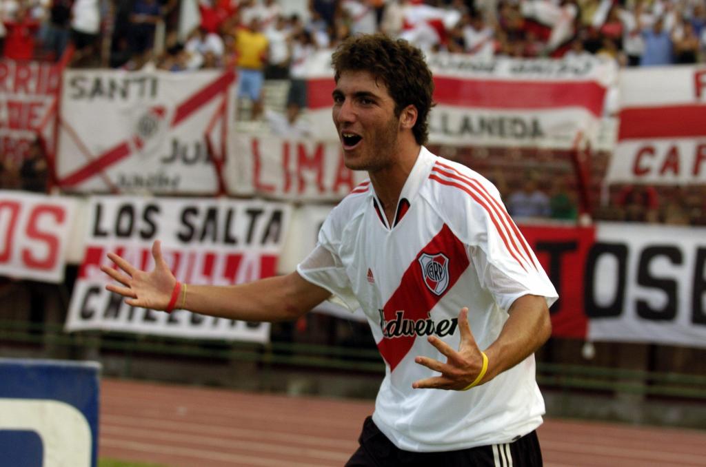 Gonzalo Higuaín in its beginnings with River Plate.