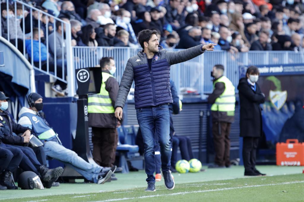 Iñigo Vélez dirigiendo al Amorebieta