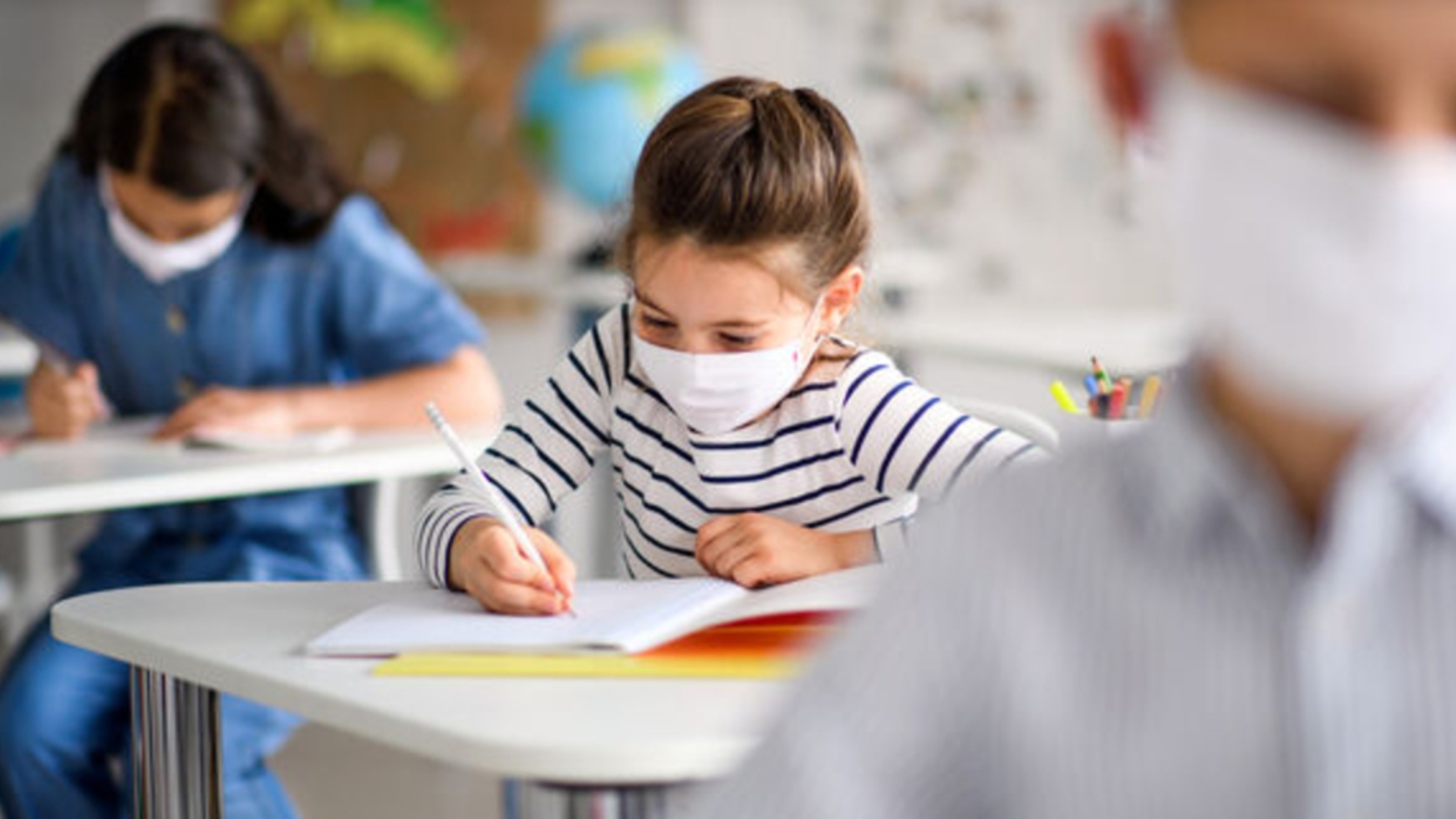 ¿Están obligados a llevar mascarillas los niños en los colegios e