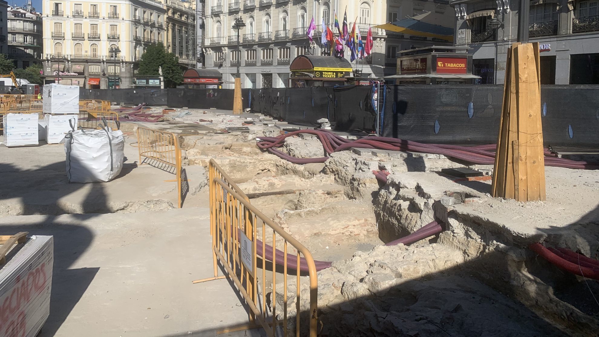 Paralizadas las obras en la Puerta del Sol por el hallazgo de restos ...