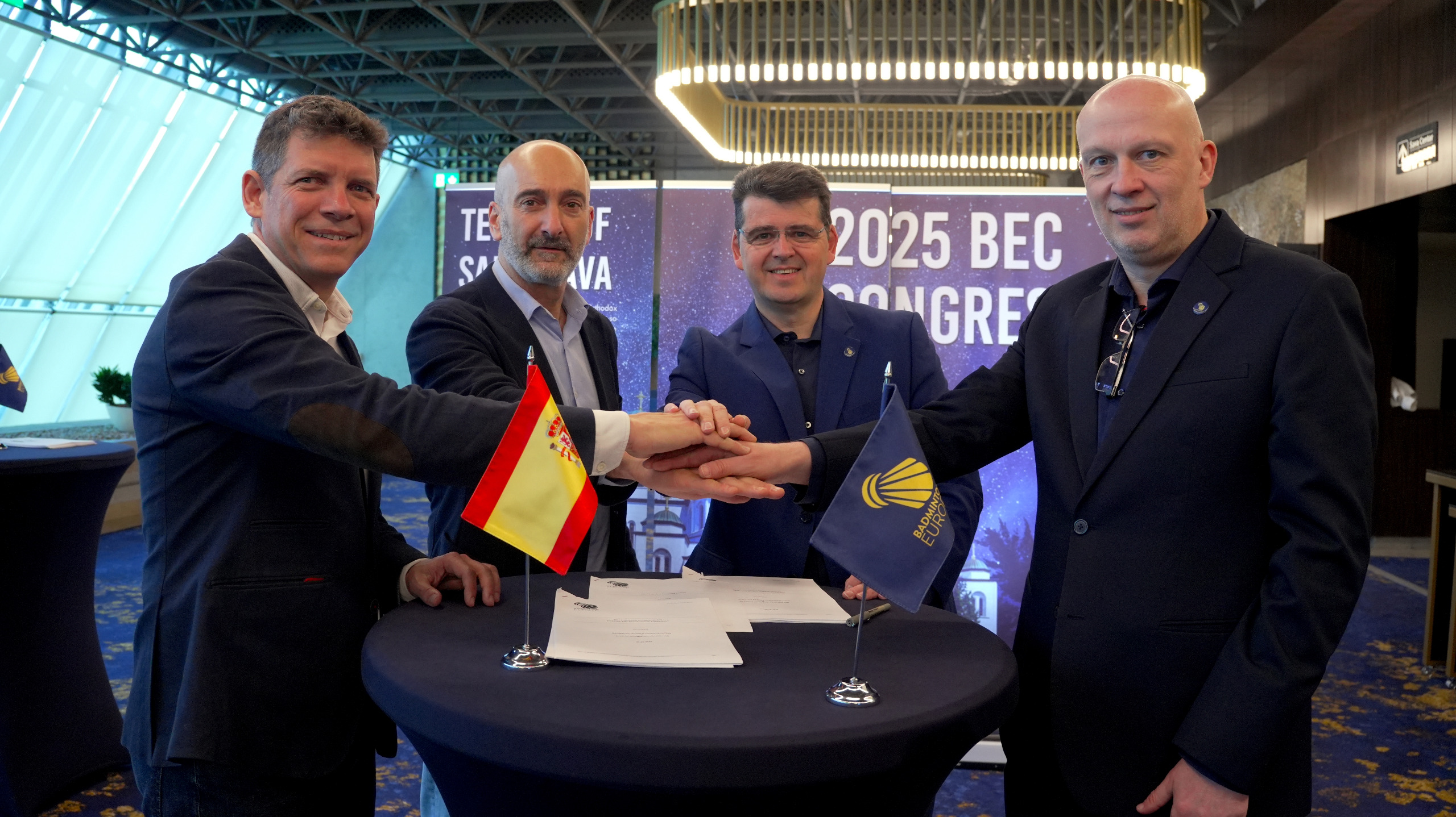 Mario Carulla, representante internacional de FESBA, Andoni Azurmendi, presidente de FESBA; Sven Serré, presidente de Badminton Europe y Brian Agerbak, secretario general de Badminton Europe.