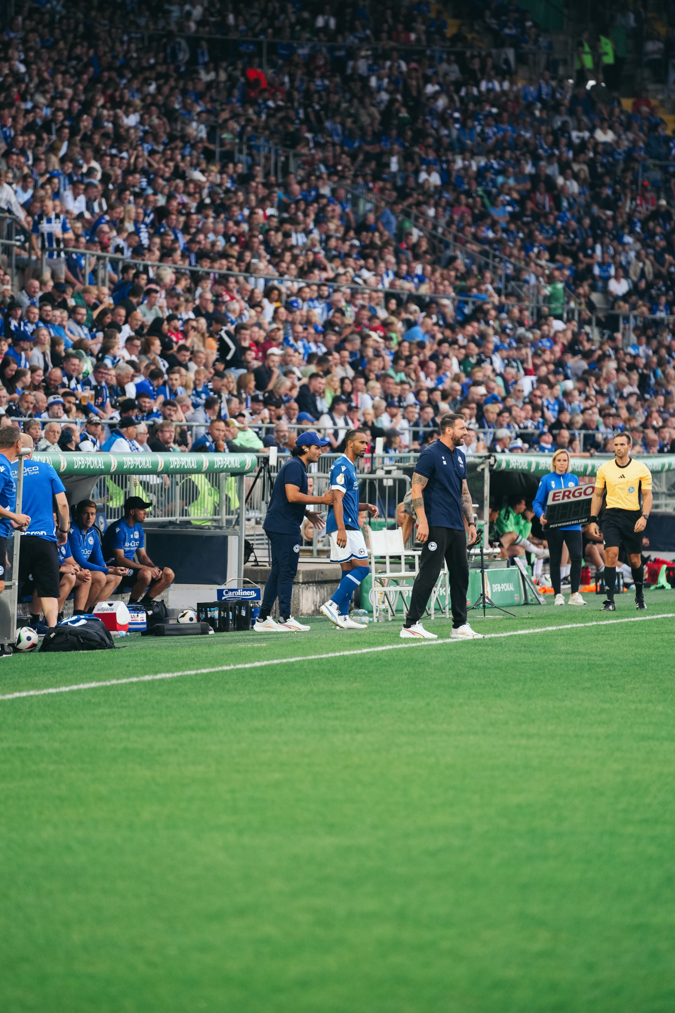 Imagen de un partido del Arminia, con Dani Jara en el banquillo.