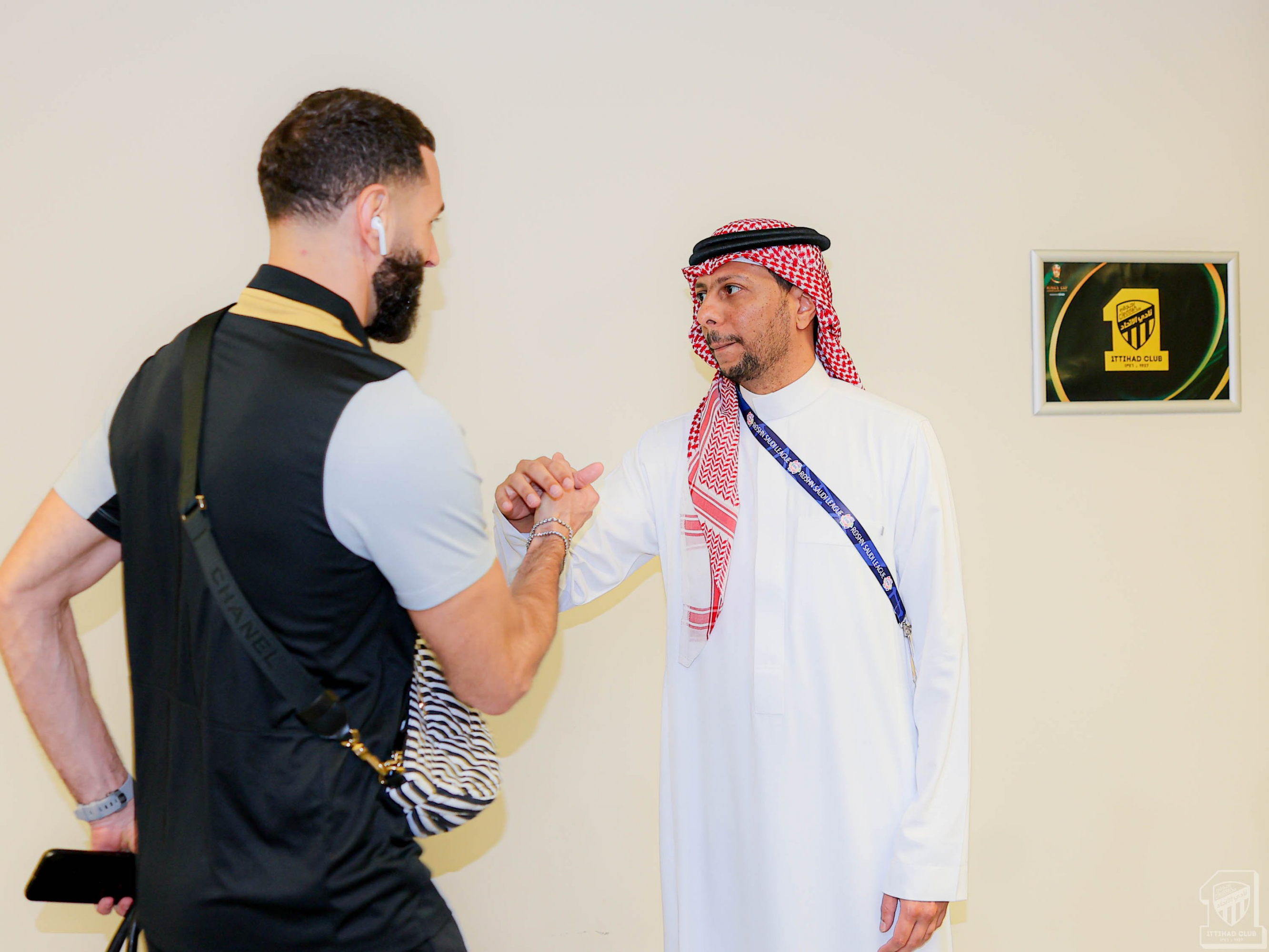 Karim Benzema en su llegada al Al-Ittihad - Al-Shabab