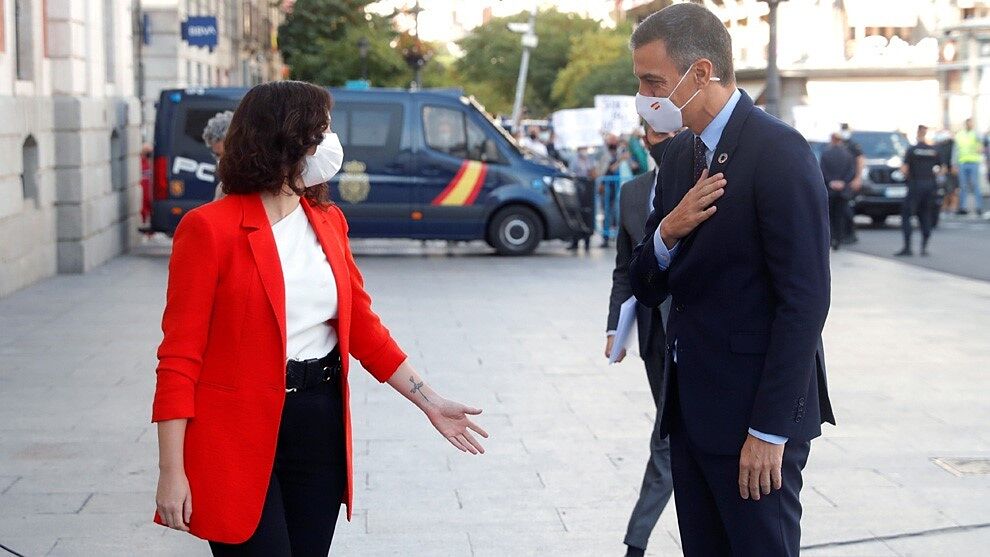 El tatuaje de Isabel Díaz Ayuso tiene una historia y le sirve de ayuda