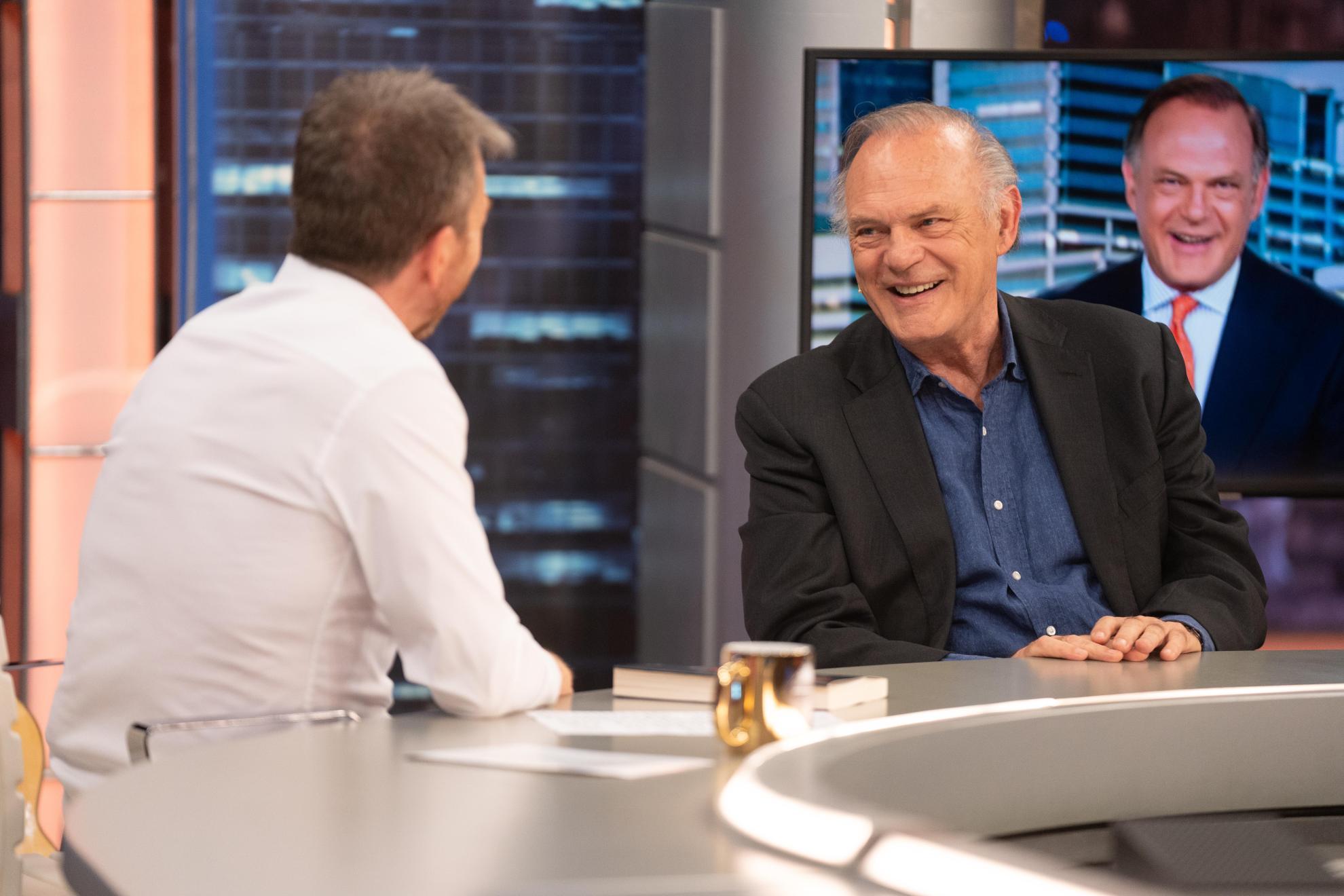 Pedro Piqueras presume de su amistad con Vicente Vallés y Carlos Franganillo:  "Si aprendieran los políticos..."