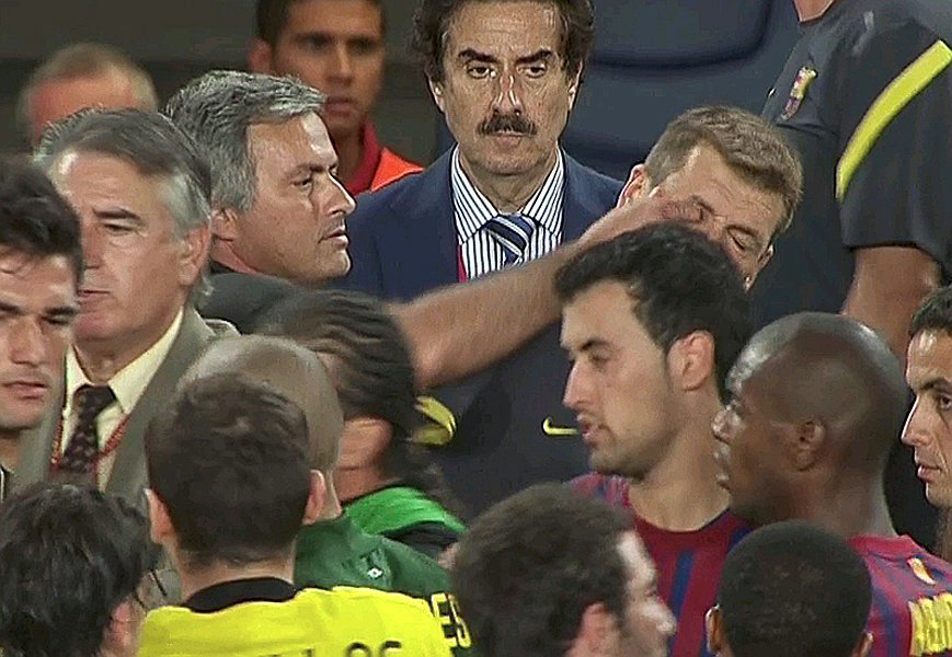 Mourinho, metiéndole el dedo en el ojo a Tito Vilanova.