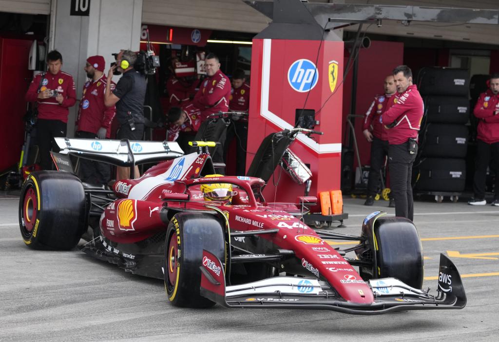 Hamilton, en el box. EFE/EPA/SHUJI KAJIYAMA / POOL