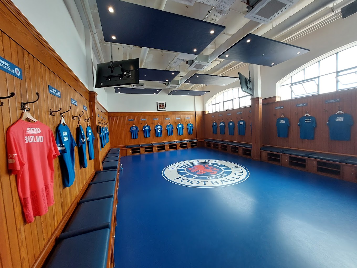 El vestuario que ocupa el Rangers en Ibrox es un vestidor con clase y tradición.
