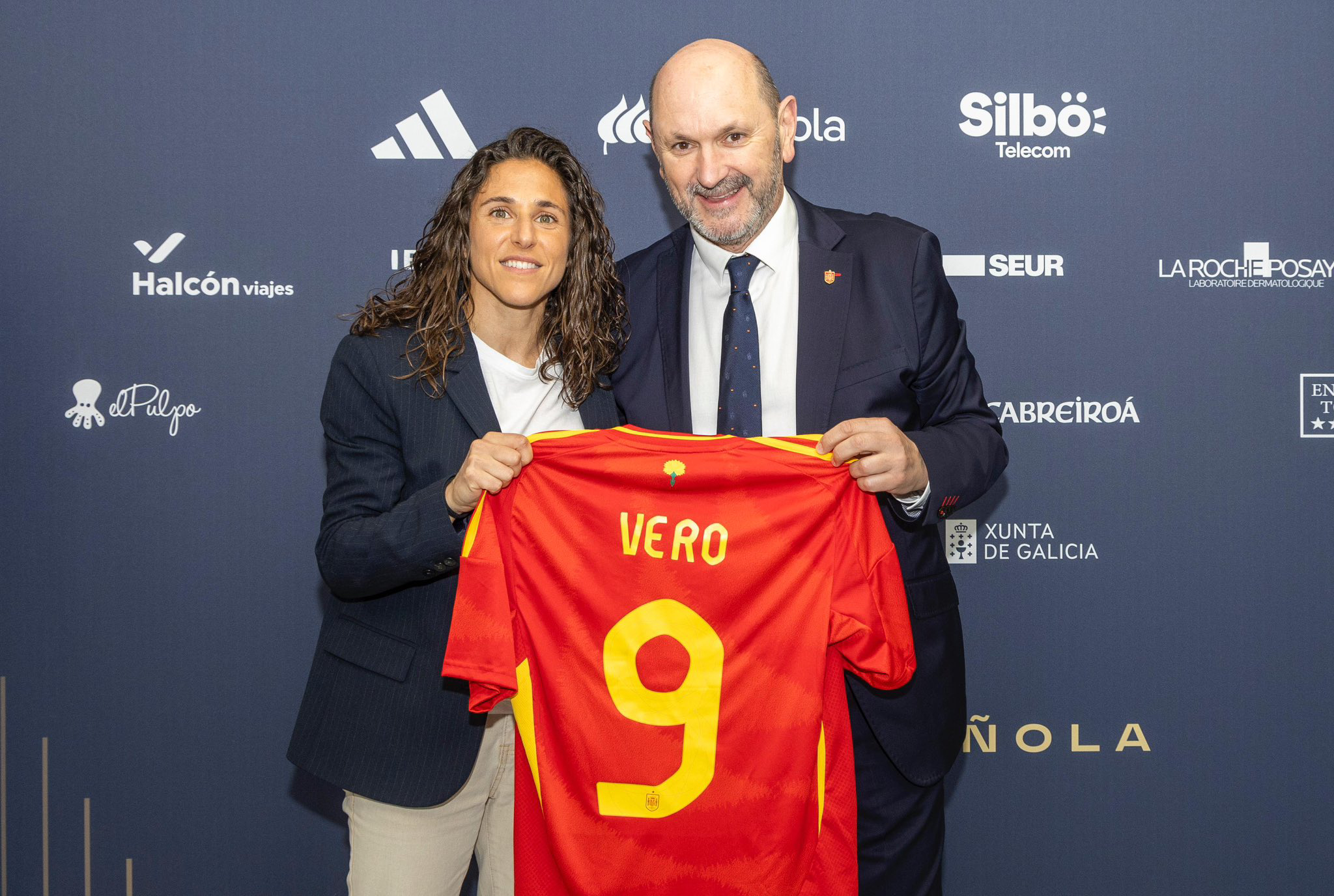 Vero Boquete and Rafael Louzán at the Balaídos stadium