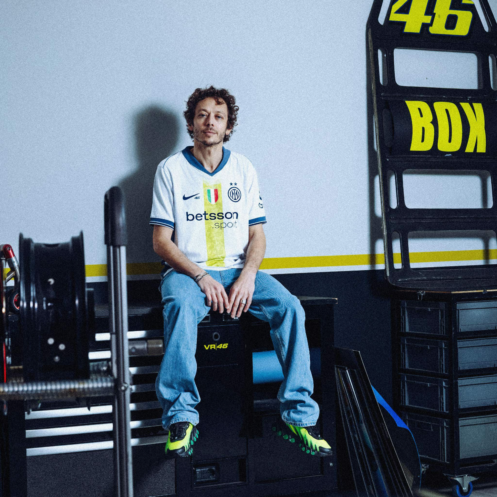 Rossi pone con la nuova 