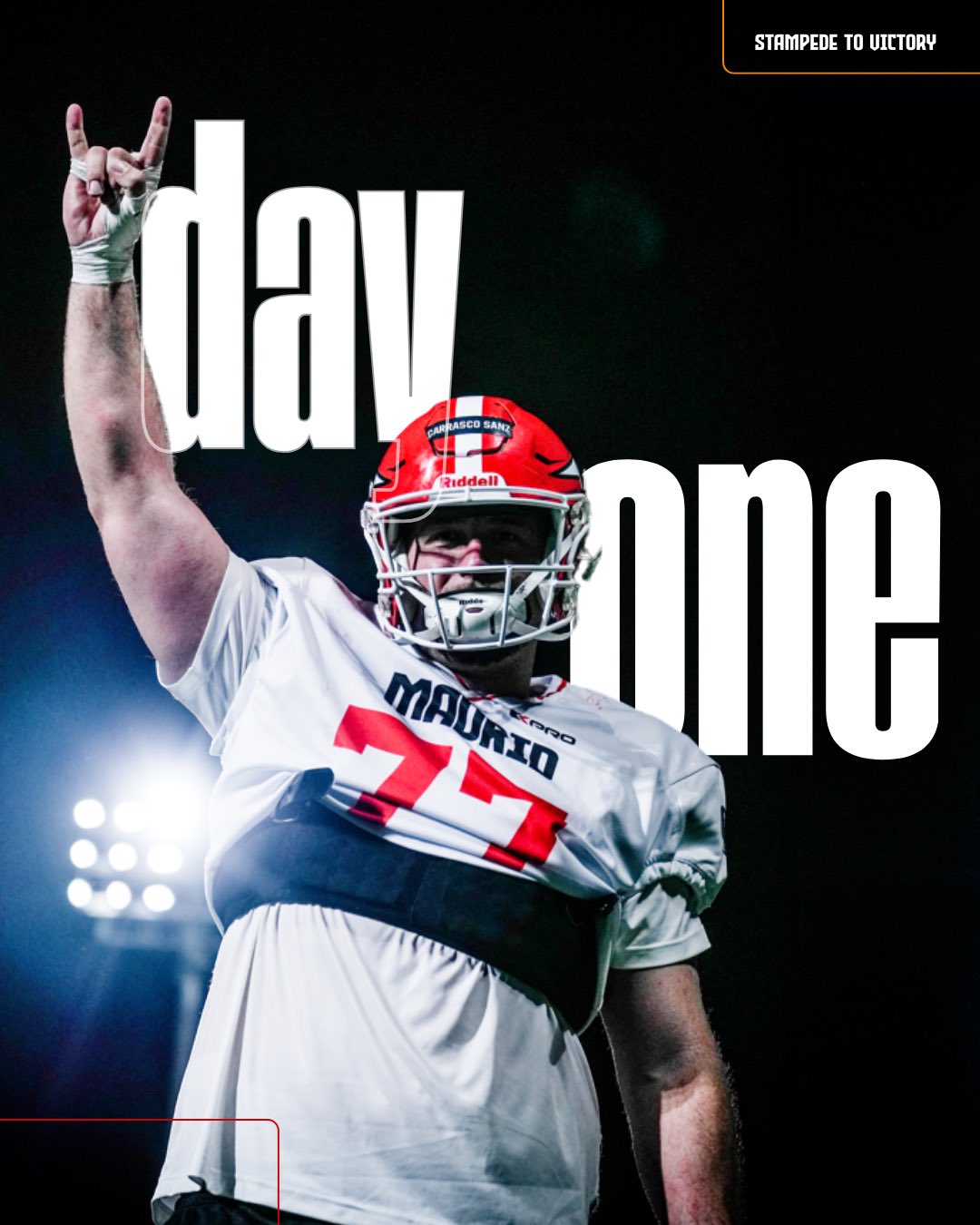 Carrasco posando para Madrid Bravos