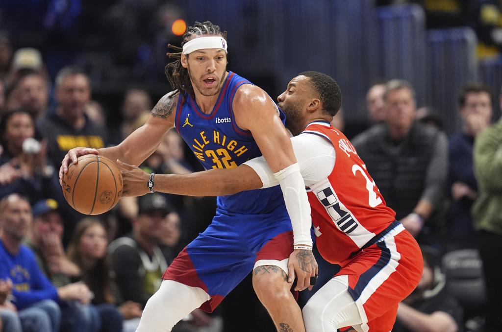 Aaron Gordon, dilecehkan oleh Norman Powell.