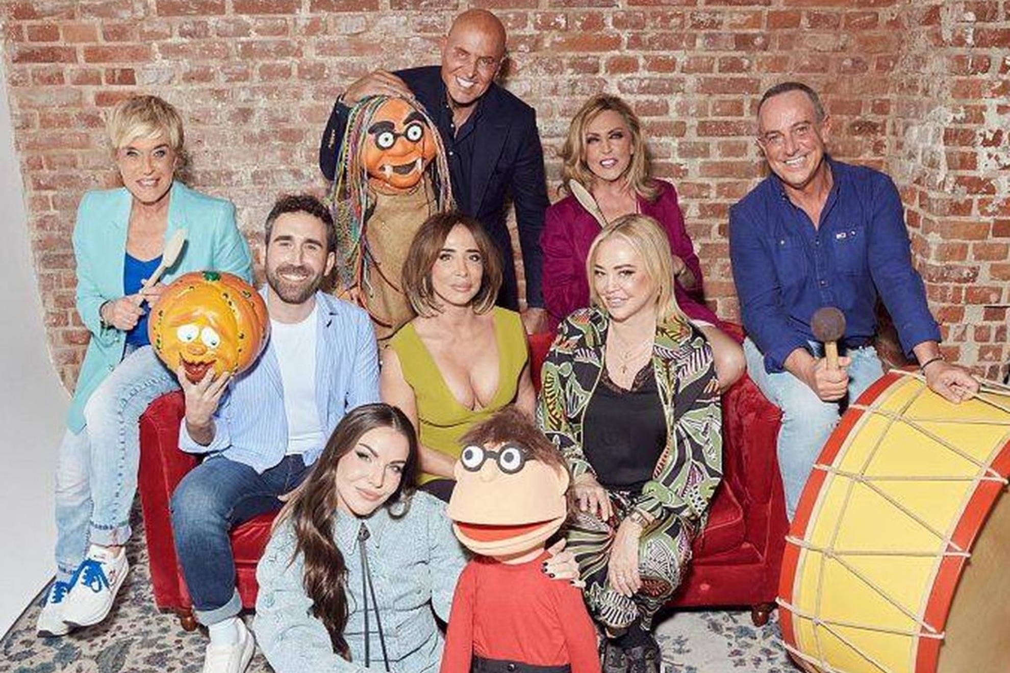 Adiós a 'La familia de la tele': RTVE se carga el polémico programa tras su  fracaso de audiencia