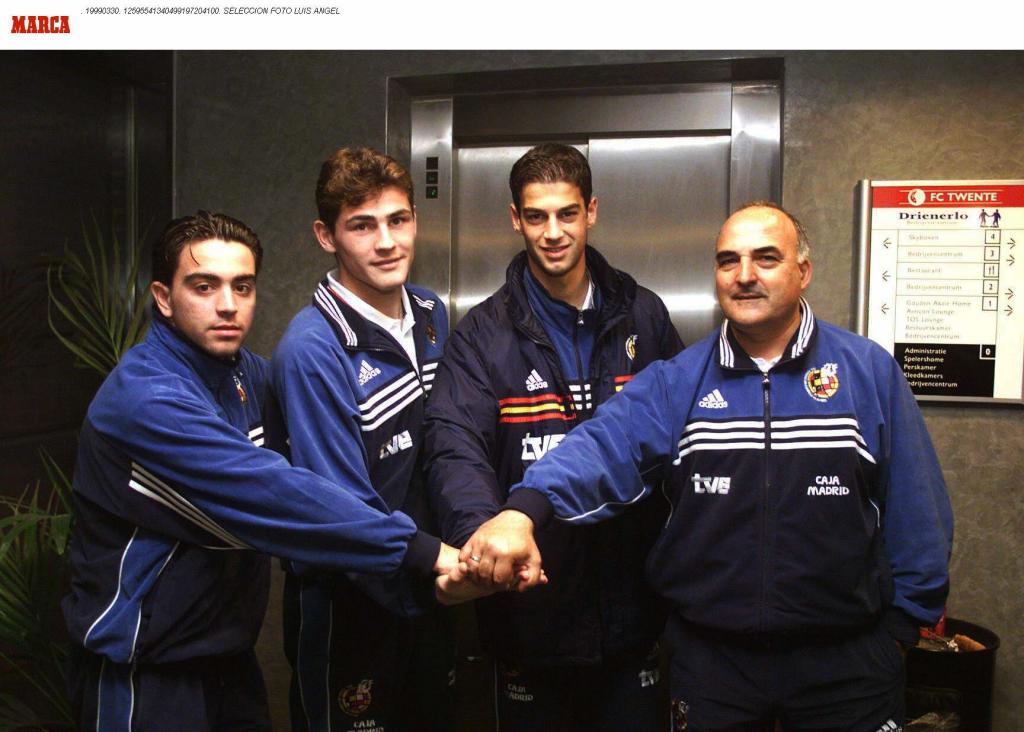 SAEZ JUNTO A VARIOS JUGADORES DE LA SELECCION