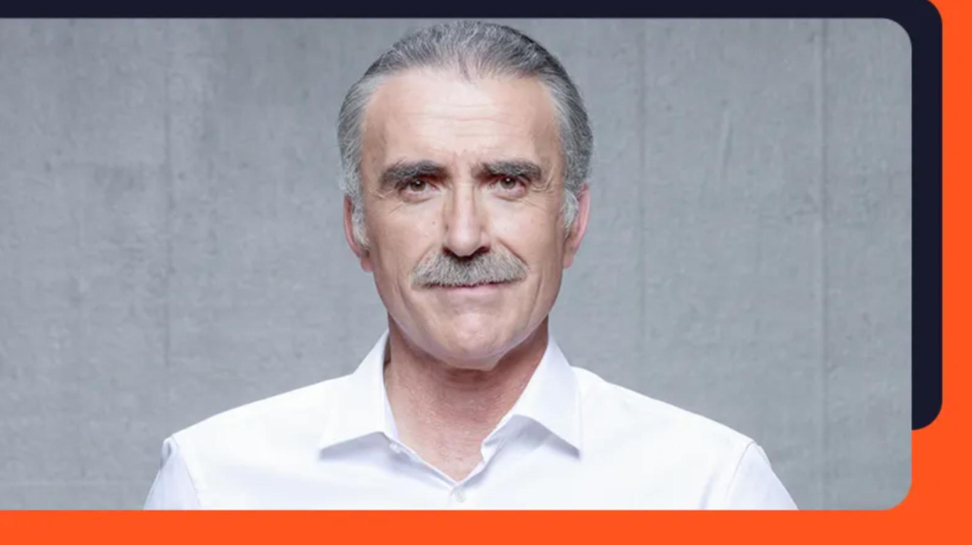 Juan y Medio.