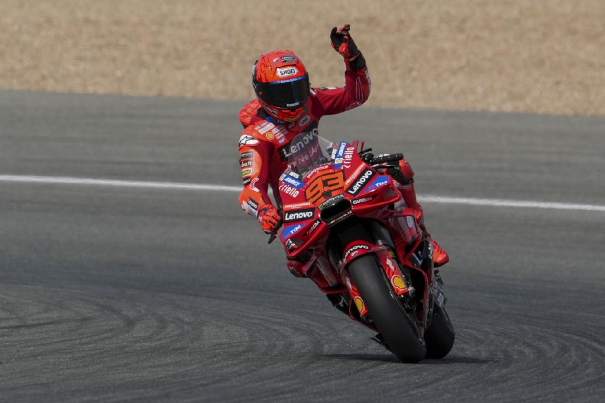 Marc Márquez saluda en Jerez.