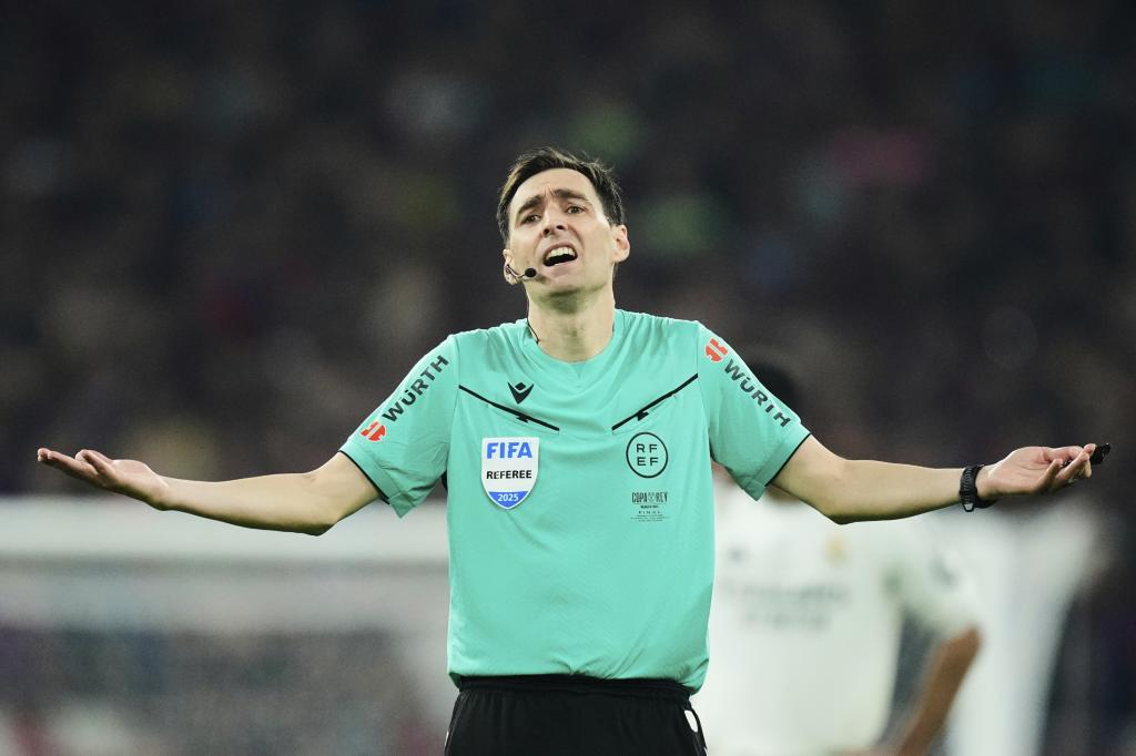 Referee Ricardo de Burgos Bengoetxea reacts during the Spanish Copa del Rey 