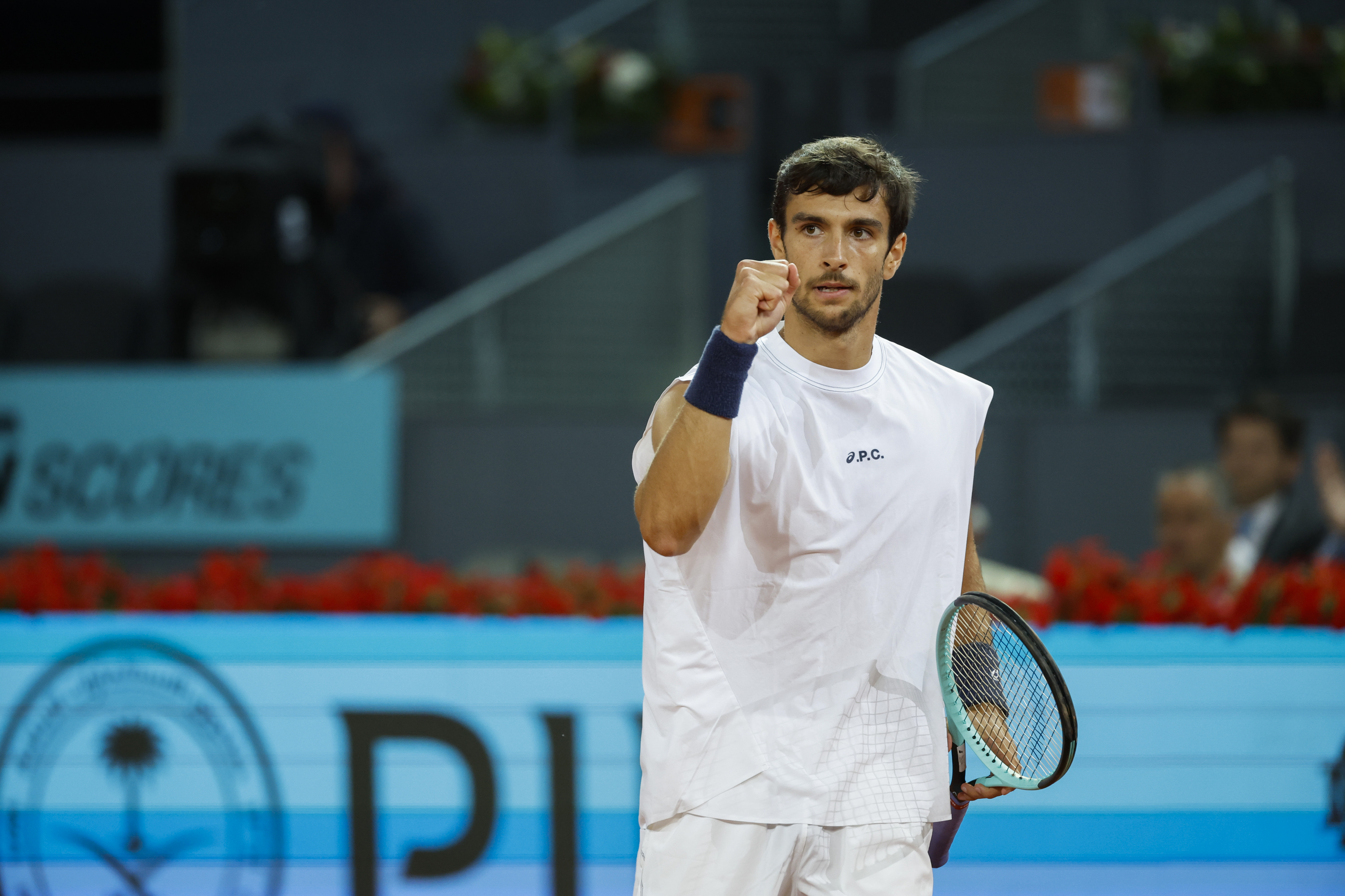 El italiano Lorenzo Musetti en su encuentro frente al australiano Alex de Minaur durante el Mutua Madrid Open que han disputado en las instalaciones de la Caja Mágica, en Madrid.