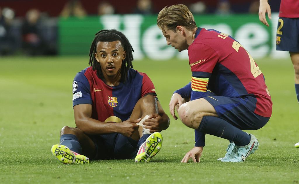 De Jong hablando con Koundé