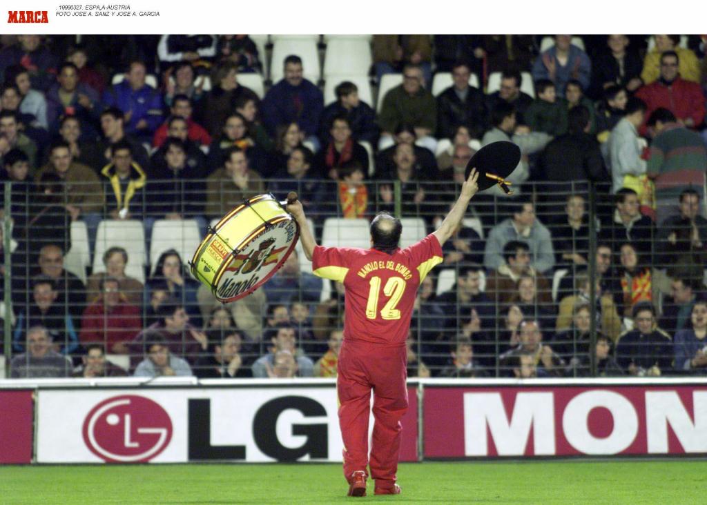 Manolo 'el del bombo', icono de la afición de La Roja: 10 Mundiales y 8 Eurocopas