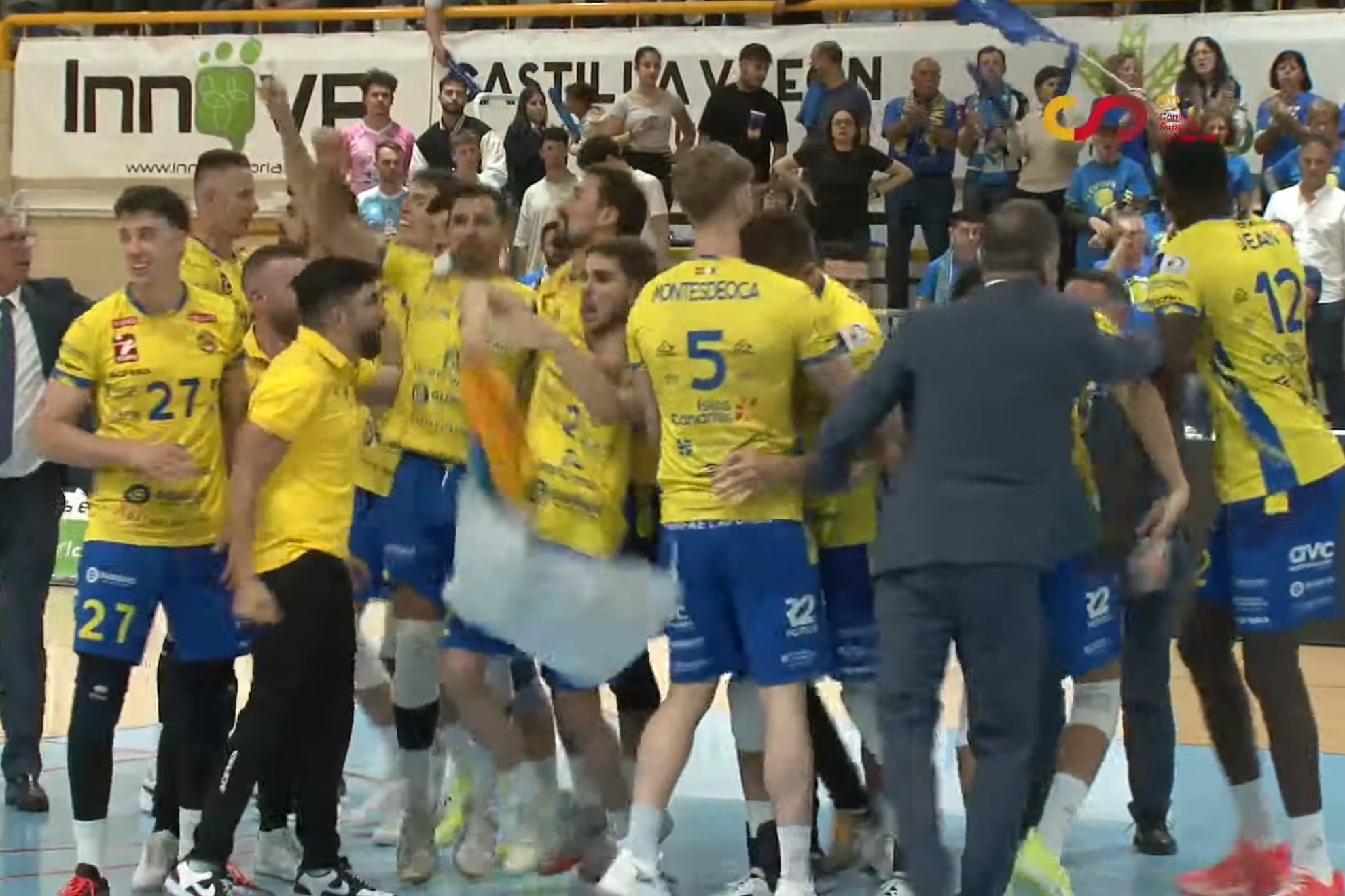 El Guaguas célèbre son quatrième titre de la Super League