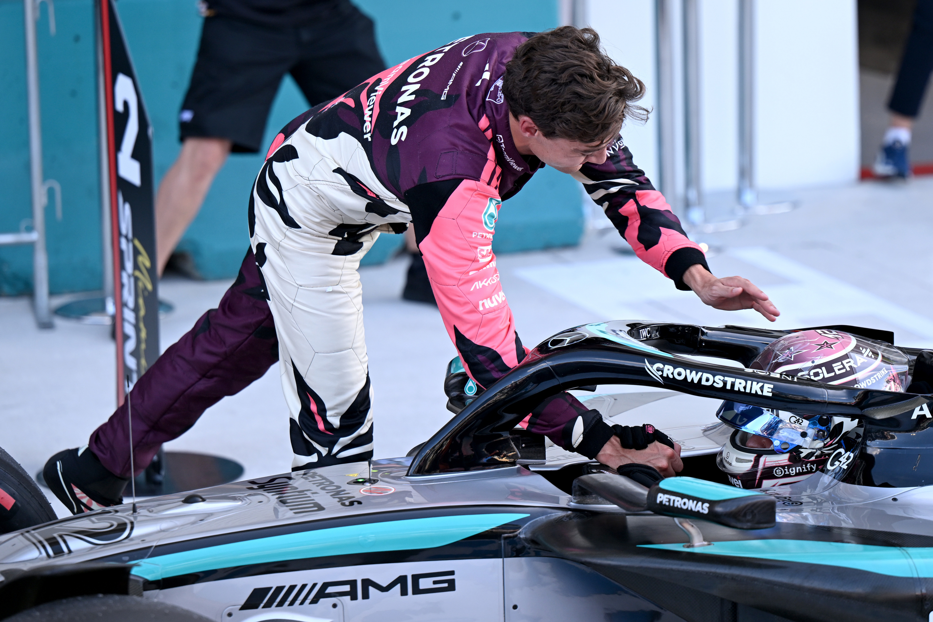Russell felicita a Antonelli tras su pole en Miami

Formula One.