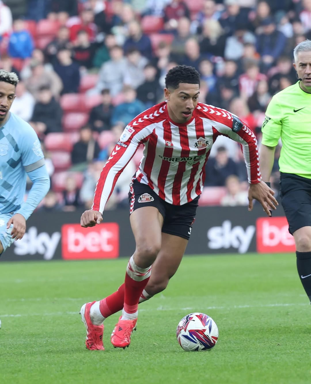 Jobe Bellingham and the Sunderland will fight for the promotion to the Premier.
