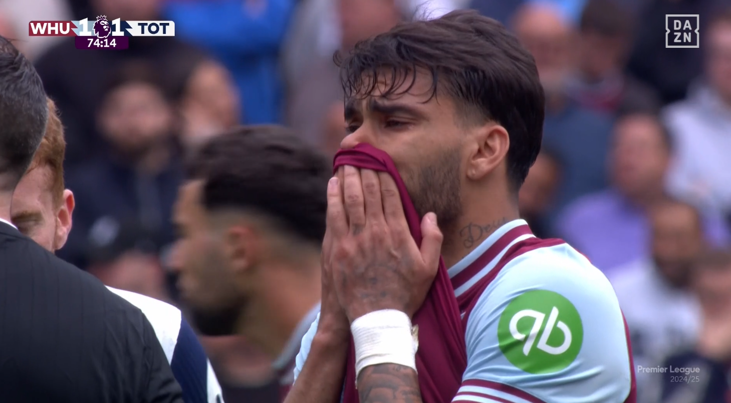 Paquetá after receiving the warning.