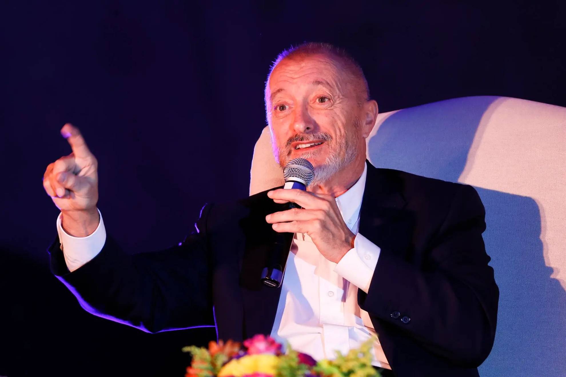 Arturo Pérez-Reverte.