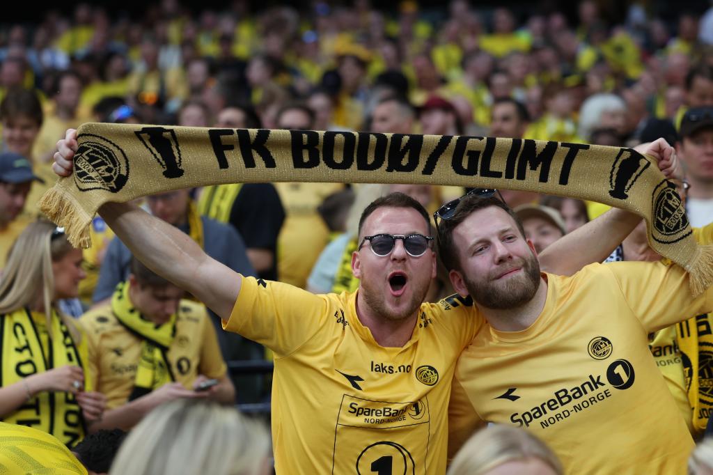 Two Bodo/Glimt fans displaced to London for the game against Tottenham.