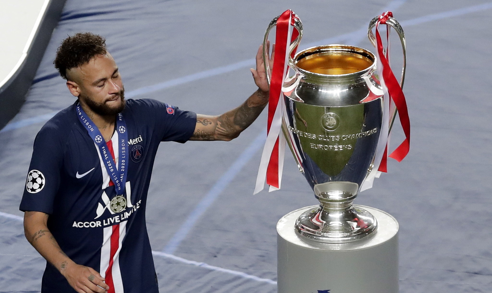 Neymar stroking the Champions that failed to lift in 2020