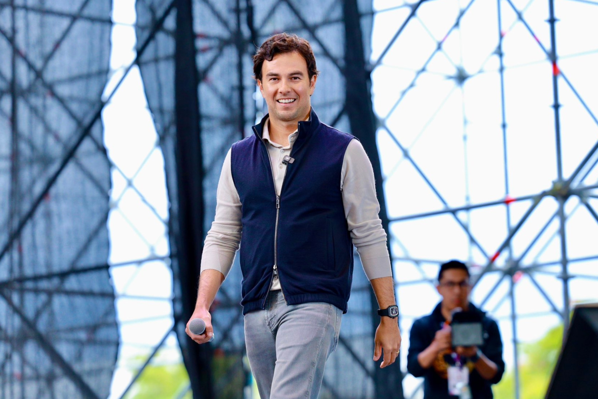 El piloto mexicano, Checo Pérez, en una conferencia en León, Guanajuato.
