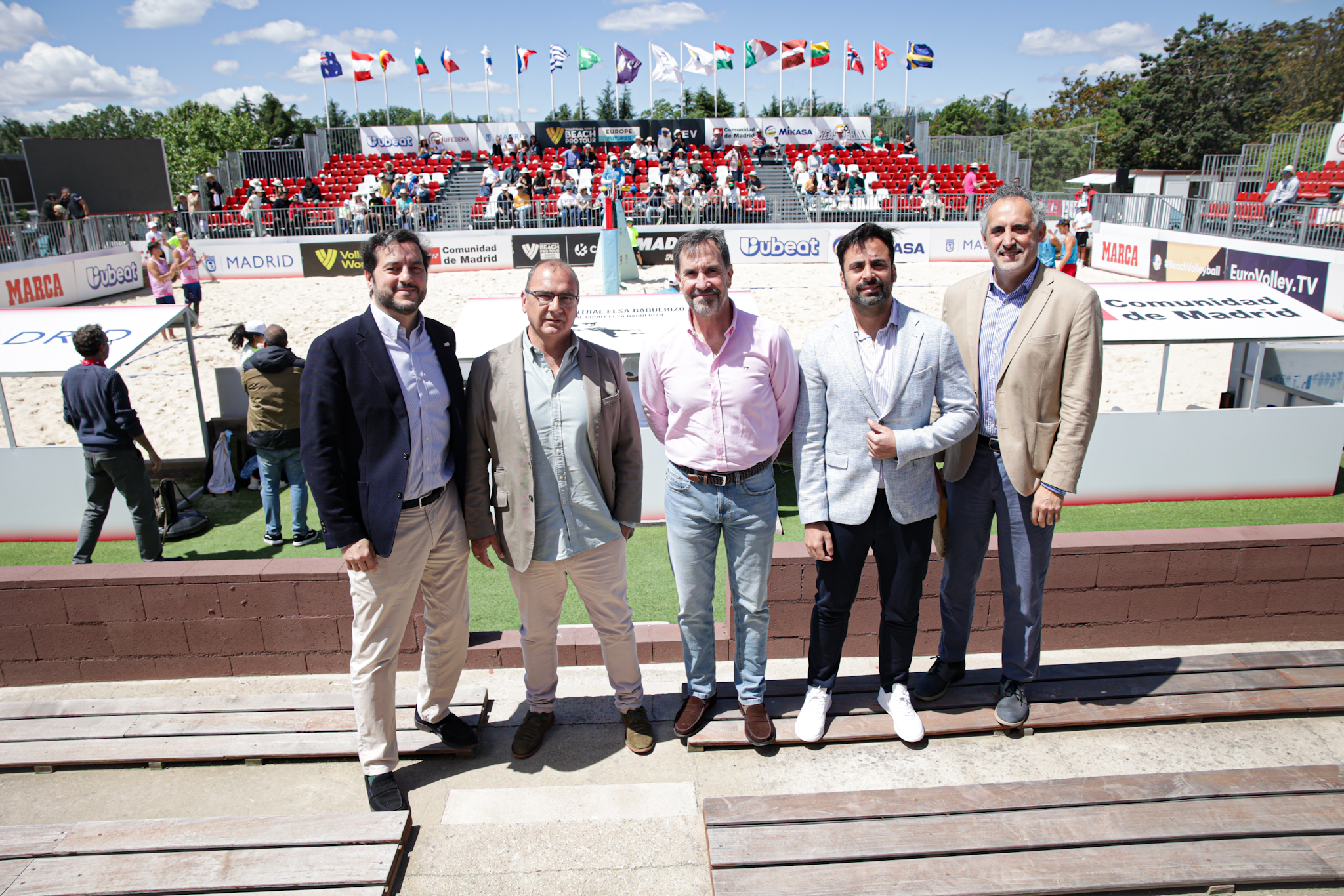 Felipe Pascual (Pte. Rfevb), Juan Ignacio Gallardo (Director Brand), Ricardo Echeita (directeur général de la Formation sportive de la CAM), Pedro Gironé (Pte. FMVB) et Javier García Romero (Vpte.