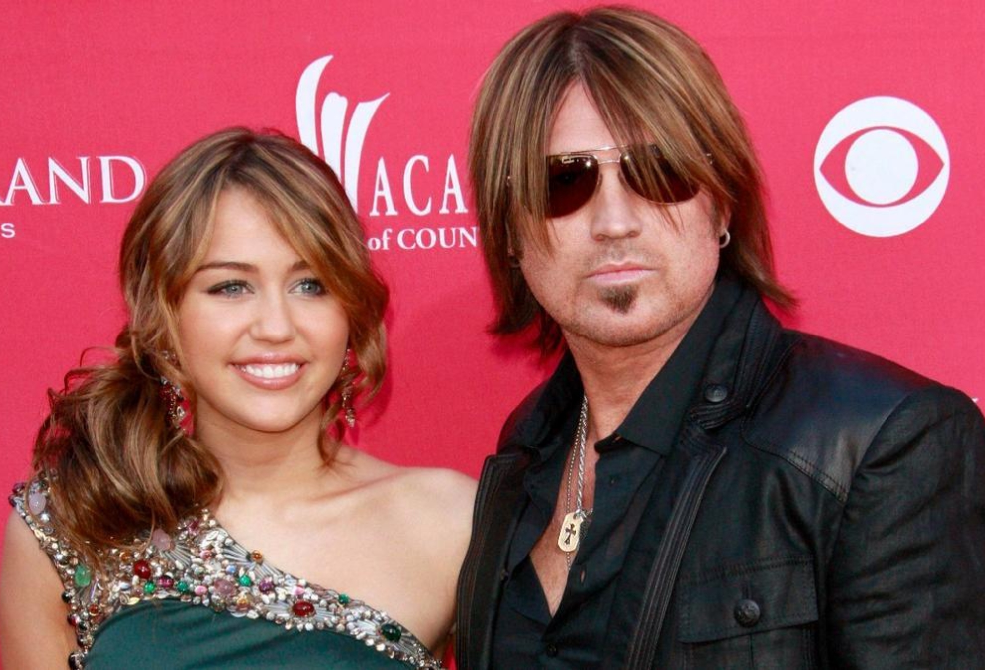 Miley Cyrus reveals what is the current relationship with her father after the family drama: 