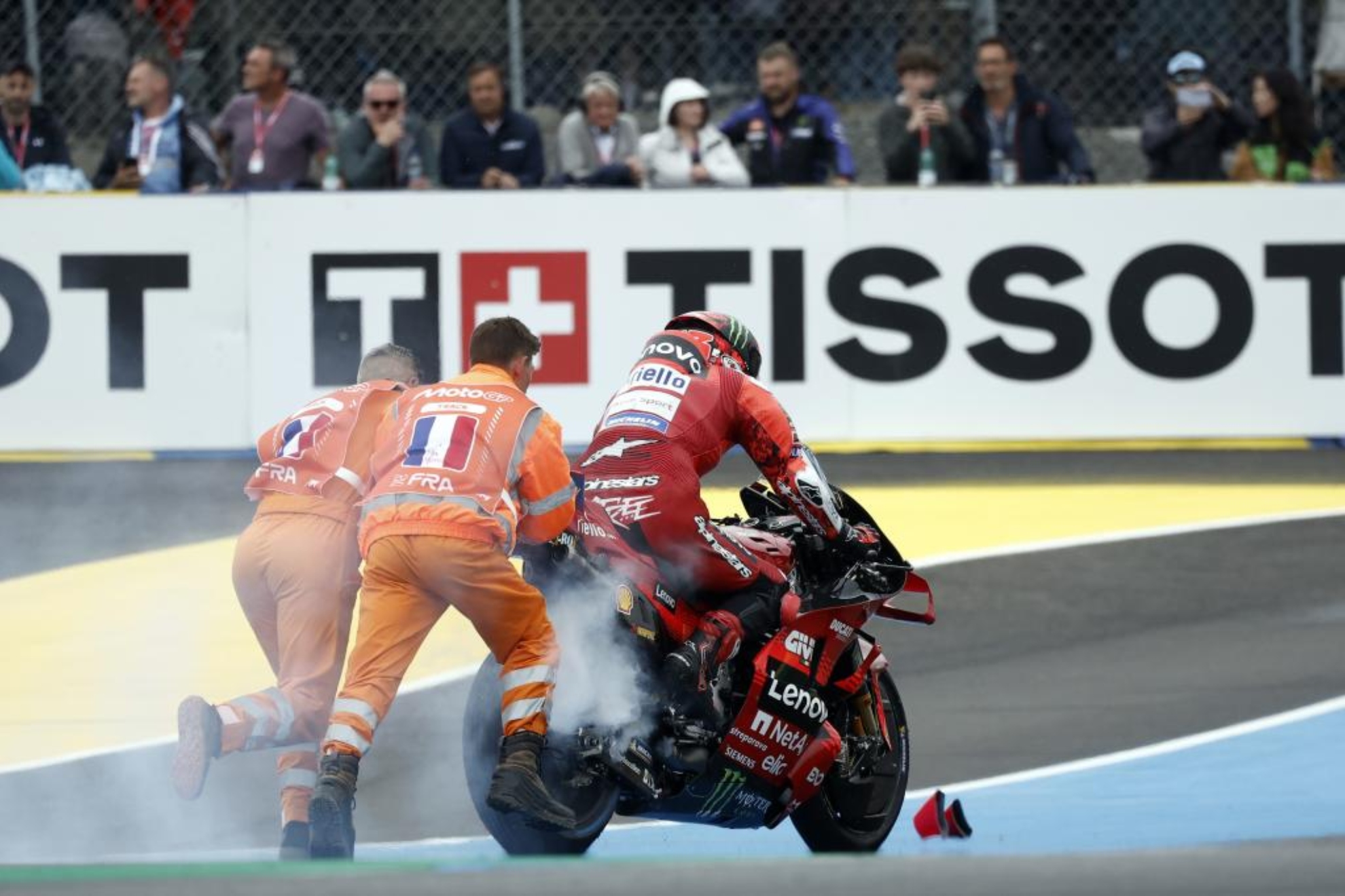 Bagnaia, tras su caída del domingo en Le Mans.