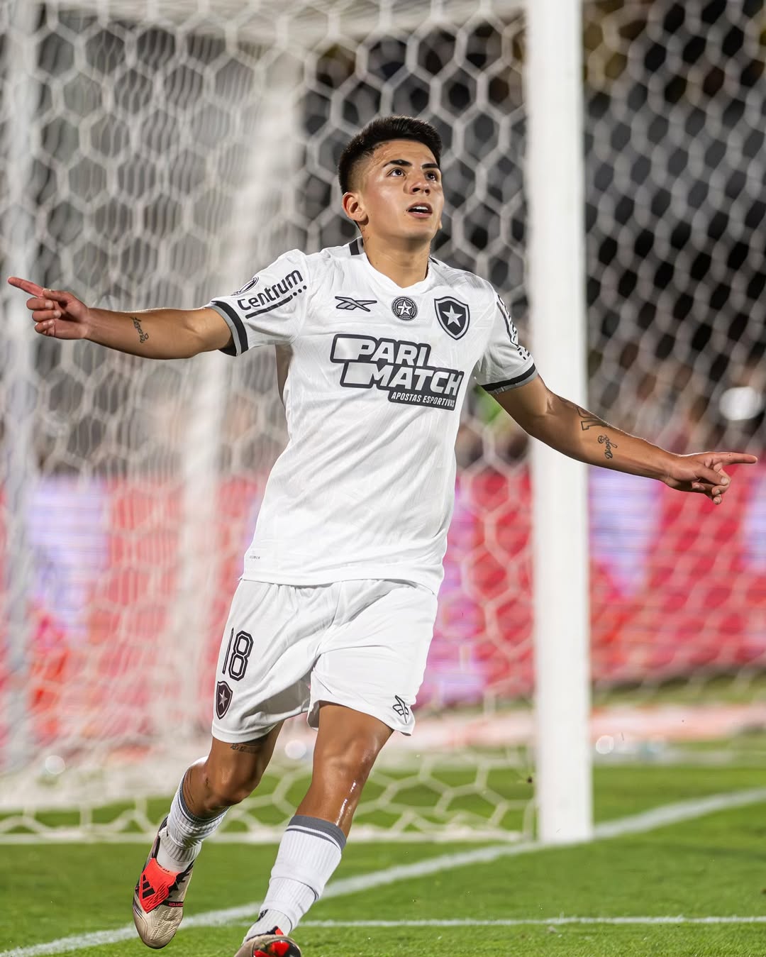 Thiago Almada during his passage through the Botafogo