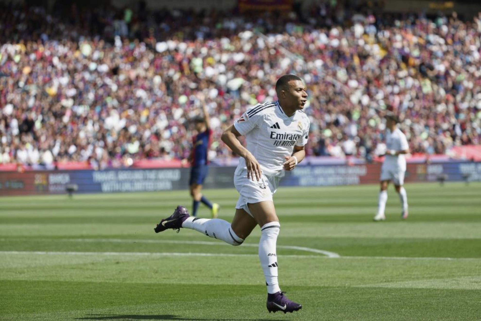 Kylian Mbappé celebrando en Montjuic.