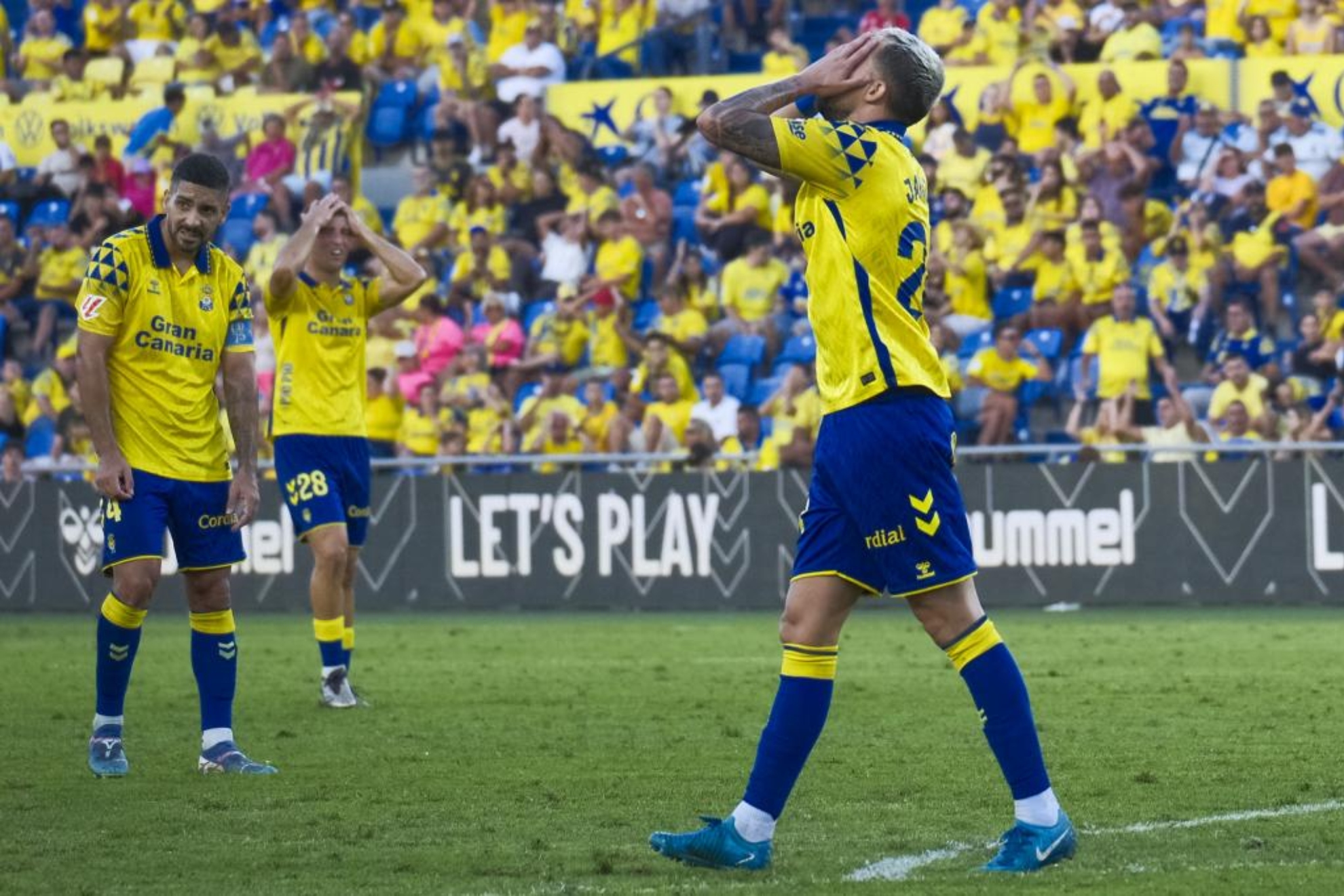 La UD Las Palmas desciende a Segunda tras una temporada de altibajos