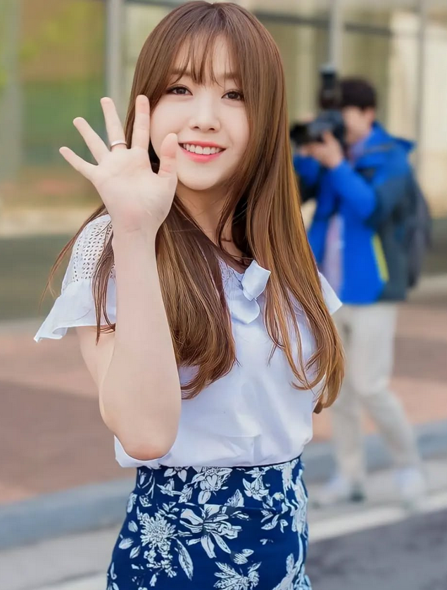 They are Heung-Min has come out with celebrities such as the actresses Bang Min-Ah and Yoo So-Young