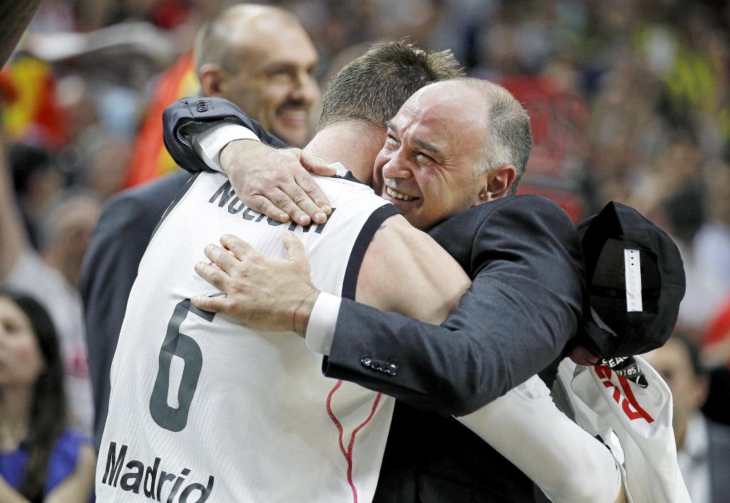 Chapu Nocioni and Pablo Laso hugged after the final.