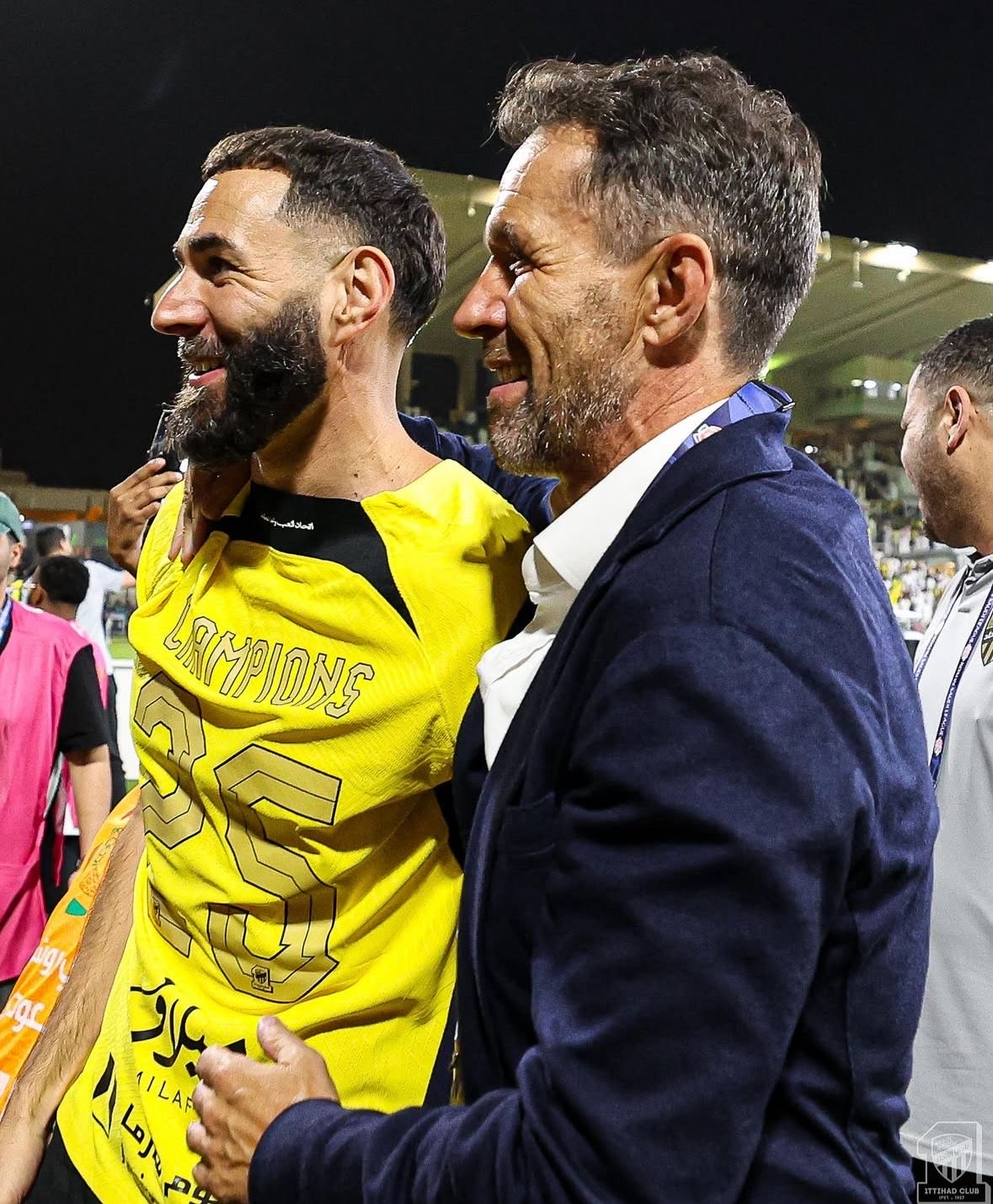 Karim Benzema y Ramón Planes en la celebración del título de Liga