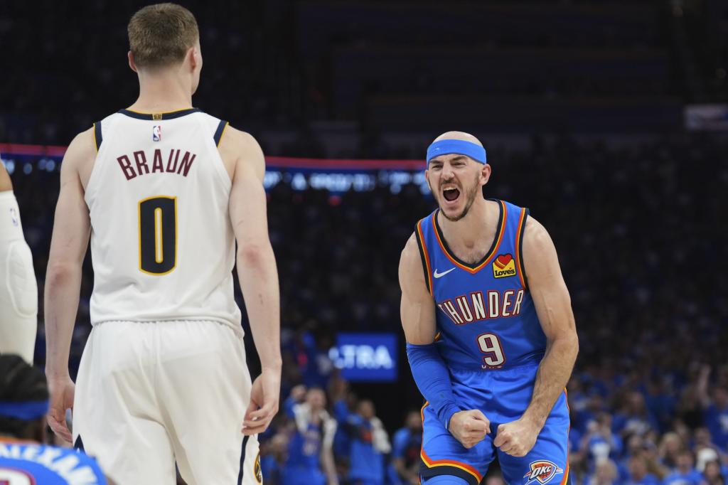 Alex Caruso celebra una acción de los Thunder.