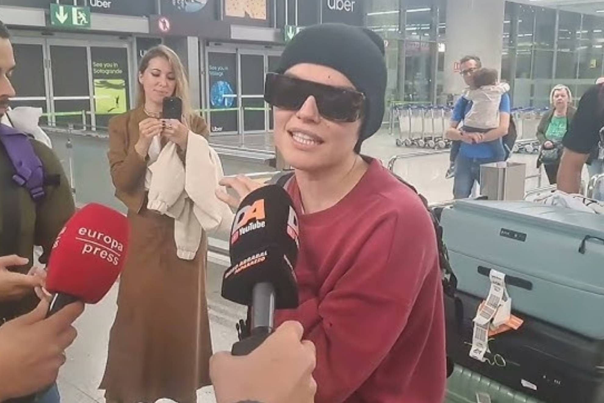 Melody habla alto y claro a su llegada a España, tras el 'apagón' en  Eurovisión: "No he echado a nadie del camerino"