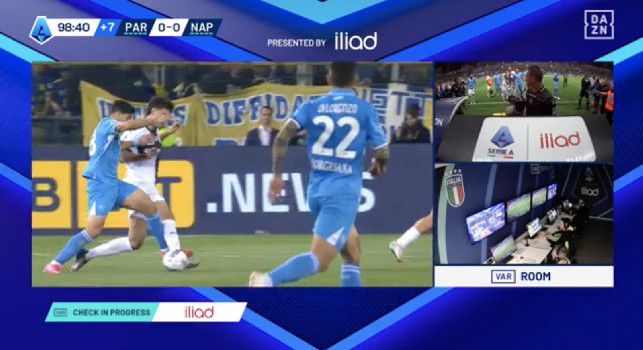 The VAR review of Gio Simeone's play with Circati.