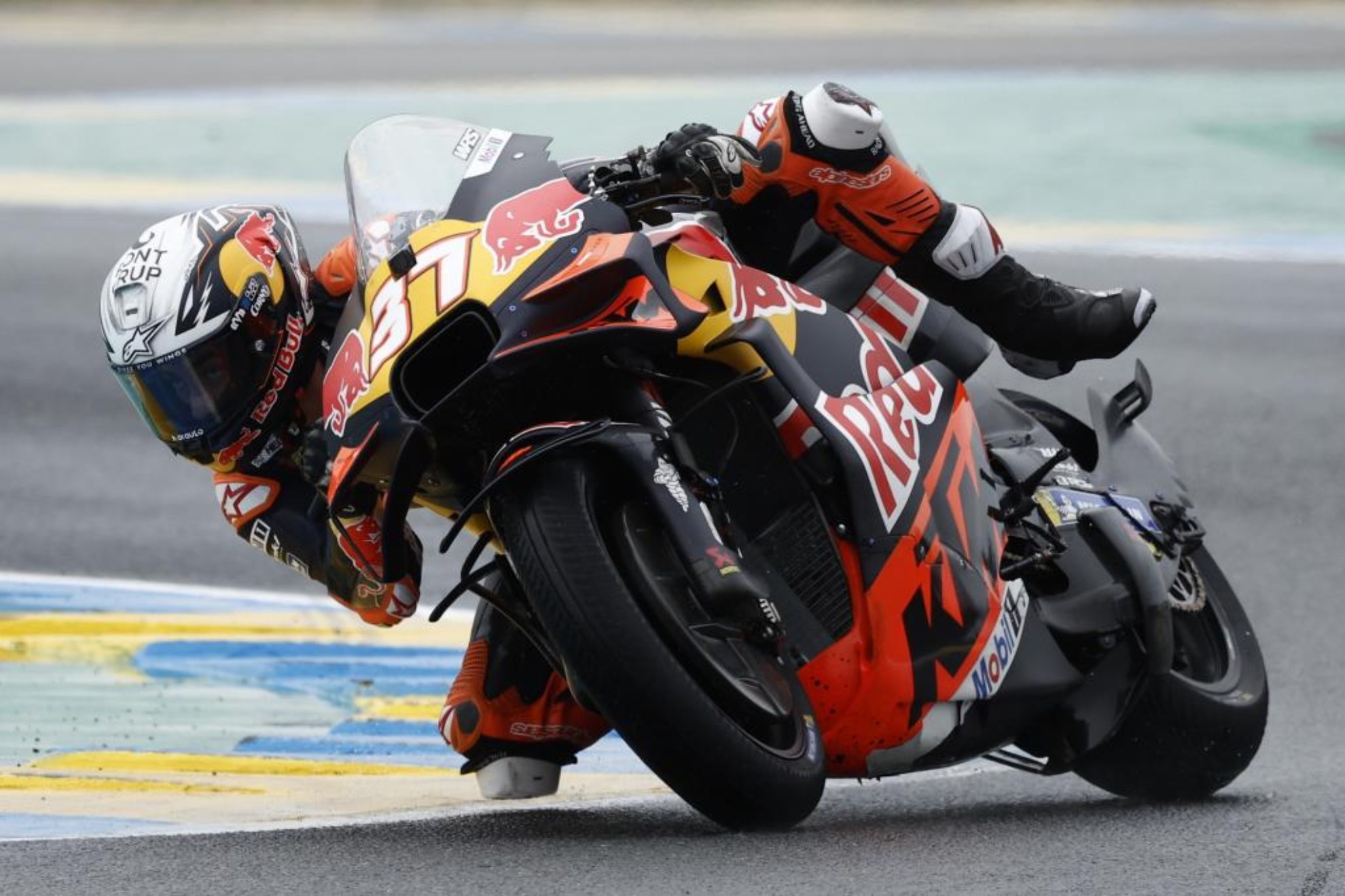 Acosta, bajo la lluvia de Le Mans.