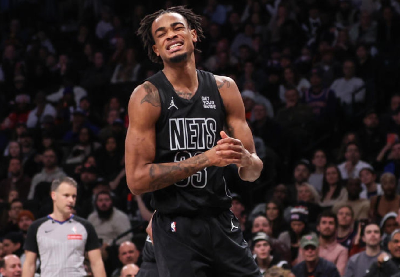 Nic CLxton, Net player at the spotlight of the Lakers.