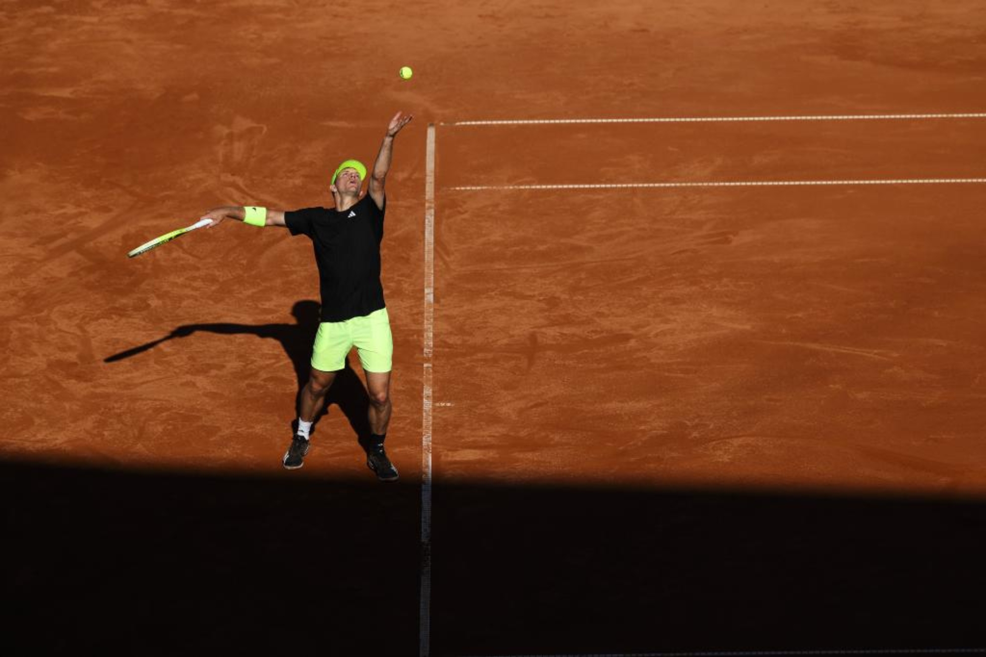 Davidovich sirve en su partido ante Monfils