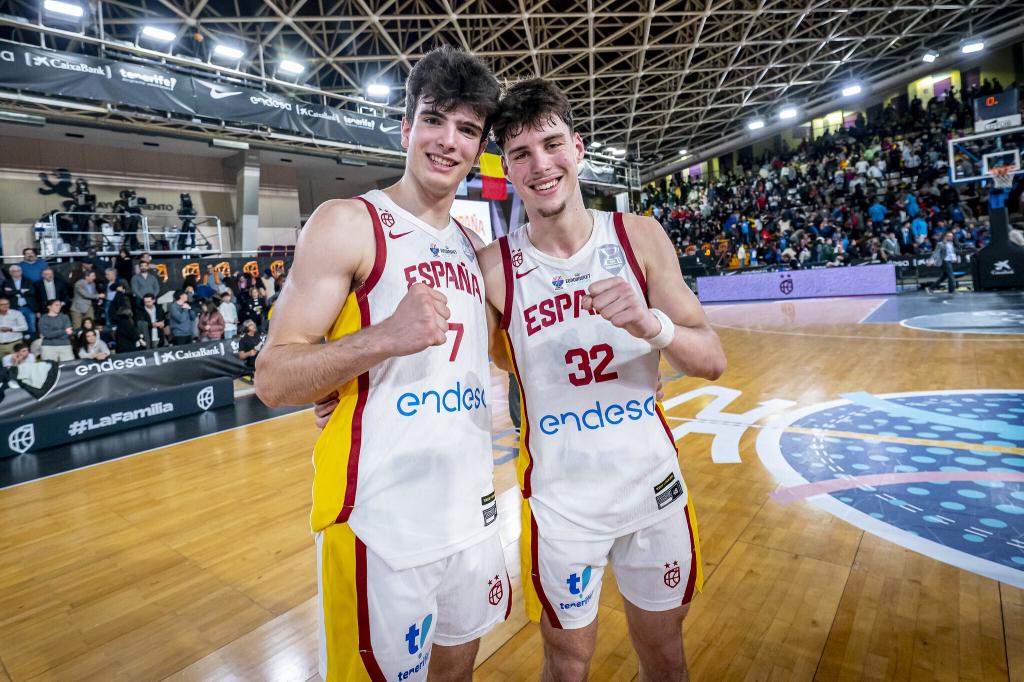 Hugo González and Mario Saint-Supery, two pearls of Spanish basketball, with the Spanish team.